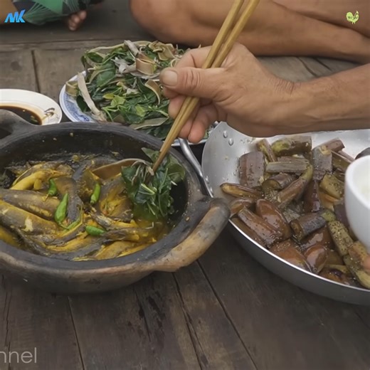 Cá chạch kho nghệ, bữa cơm cuối năm trên sông | Nét Quê Channel