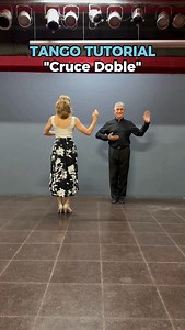 Nuevo tutorial fácil de #tango > Cruce Doble de la Mujer Si queres aprender a bailar tango con nosotros comenta “TANGO” #clasesdetango #tangolessons #tangoargentino | La Viruta Tango AR