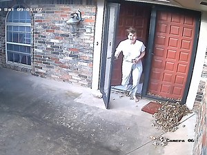She spotted this would-be thief on the camera and was not about to let her get away 💪 | LADbible