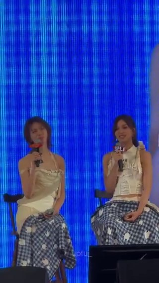 Very rough transWho is more jealous?🧡 in what situation?💜emi 100%. Also possessive wont let (me) play with other. Im just silent : bonnie💜 Bonnie is jealous but p’mi is possessive. 🧡 yes sth like that💜Im silent just smiling (when im jealous) but p mi will say it. Im just smiling but ppl can tell🧡: try not to show it EMIBONNIE 1ST TIME IN KOREA#EmiBonnieFMSeoul#EmiBonnie