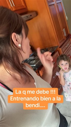 Daniela Nuñez on Instagram: "#emprendedores #humor #hija #paratí #viral Ella no miente mi vida!!!"