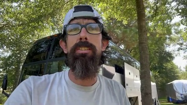 HOW TO DRIVE A PREVOST BUS - MOTORHOME DRIVING SAFETY RULES