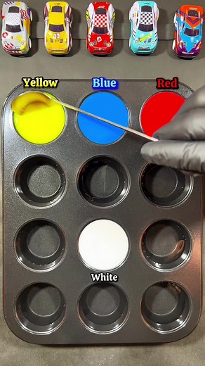 Create 3 basic colors 💛💙❤️ 🤍 into a whole world of different colors and it's amazing#colormix #colormixing #mixingcolors #colorful #colors