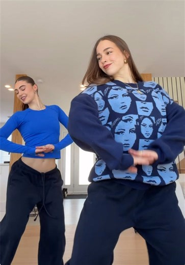 It’s Thursday already!🙌🏻🙌🏻 Do you guys also feel like 2026 has been flying by lately ?? It feels like yesterday was new years, but February is almost over 🤯 Anyway we hope you will have a fun day today!! Smile and feel the positive energy 😌😄! Déjà jeudi ! 🙌🏻🙌🏻 Vous aussi vous avez l’impression que 2026 se déroule à la vitesse d’une éclair ? On dirait que c’était le Nouvel An hier, et pourtant février est déjà presque fini ! 🤯 En tout cas, on espère que vous passerez une super journée