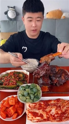Kimchi and meat are a perfect match.😋 Korean food 🤪 Stir-fried kimchi #shortvideo #koreanfood