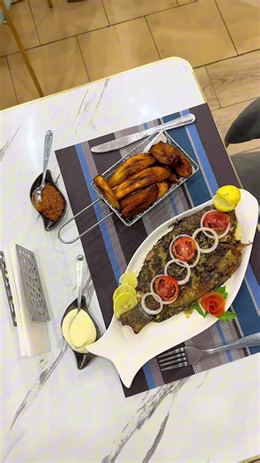 Plat de Carpe à 6000f au restaurant convivial #BlueSkyByEtoo
