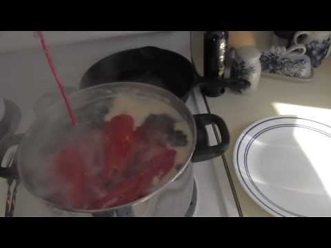 How to prepare and cook lobsters: boil a Maine lobster in the Maine tradition