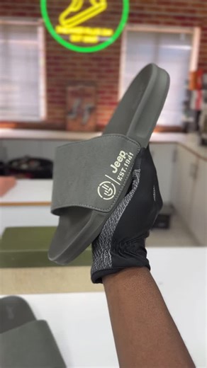 sneaker plug zw on Instagram: "40  We're in Harare's CBD, Koefmans Building, on the corner of Robert Mugabe and Angwa Streets, above Dees Pharmacy, Room 2 upstairs. ✨ The shop's entrance is located on Angwa Street. ✨ 0784761543"