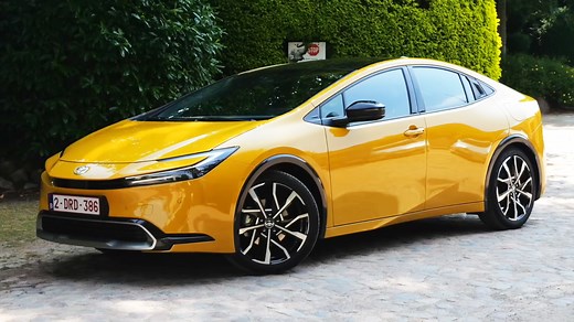 Toyota Prius Prime PHEV Review – Driving Impressions and Key Features