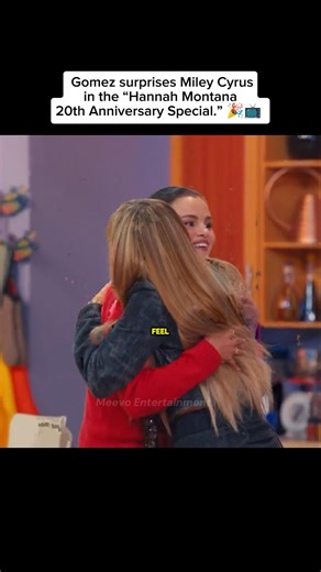 🎤 ICONIC Reunion: Selena Gomez Surprises Miley Cyrus! 🔥 #selenagomez #mileycyrus #hannahmontana #fyp