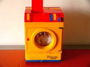 Museo Virtuale delle Lavatrici Giocattolo 15. Video Piko con Incidente.