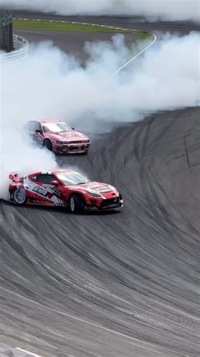 EVANGELION RACING ［エヴァレーシング］ on Instagram: "[FORMULA DRIFT JAPAN 2025] RD.4スポーツランドSUGO 村上選手(初号機) TOP32 益山選手(2号機) TOP8 エコーガオ選手(8号機) TOP32 応援ありがとうございました📣 #FDJ #GOODRIDE #雪野るな #赤城ありさ #松田彩花 #エヴァレーシング #エヴァンゲリオン #初号機 #2号機 #8号機 #村上佳 #益山航 #EchoGao #エヴァ #EVARACING #evangelion #GR86 #シルビア #S13"