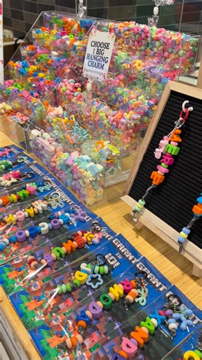 Our most booked booth for a reason 💖✨The Chunky Beads Charm Bar turns birthdays and special events into unforgettable DIY souvenir experiences 🎉🧵Available in Metro Manila & South Luzon📩 Message us to reserve your date! | Booths & Beyond