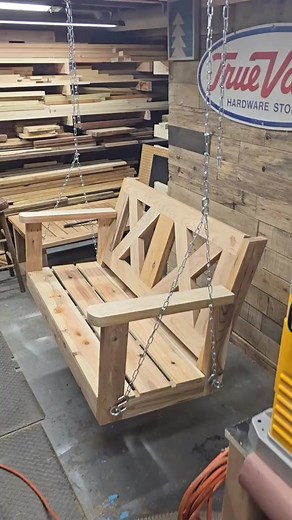 Diy porch swing! #woodworking #woodwork #woodworkingproject #woodworker #diyproject #DIY #diyfurniture #woodworkingcommunity #woodtok #furn | Back Forty Craftsman | Facebook