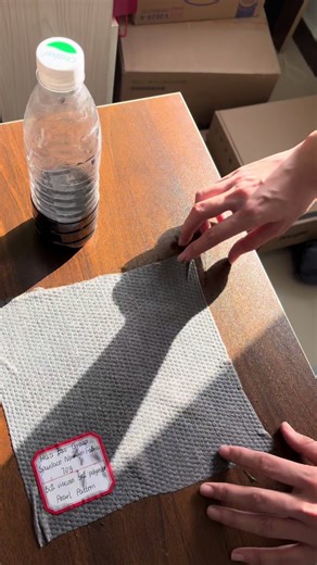 Look, the spunlace nonwoven fabric is soaked in ink!!! #soft #strength #fabric #wipe #wet