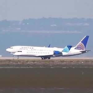 609K views · 5.6K reactions | United they fly, United they land  #unitedairlines #boeing #avgeek | Airways Magazine | Facebook