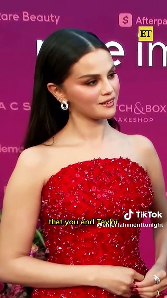 Even though Selena Gomez has been married a year longer than Taylor Swift, Sel still thinks her bestie is better at giving marriage advice than she is. 🥹 #selenagomez #taylorswift #rarebeauty #rareimpactfund