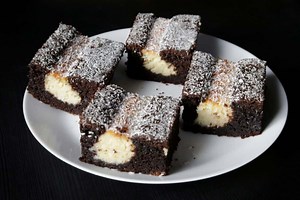 KOLAČ SA KOKOSOM - IDEALAN ZA POST NA VODI: Jeftini sastojci koje samo treba da pomešate