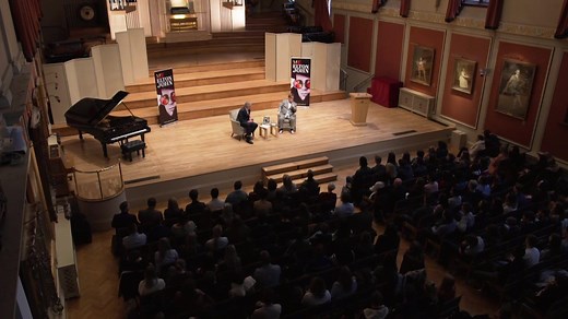 Elton studied at the Royal Academy of Music in 1958 and now, he's back! 🎸🎶🎹 Watch him discuss his memoirs and music education with the students of 2019 ➡️ bit.ly/EltonRAM | Elton John
