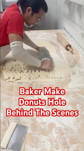 How Bakers Really Make Donut Holes #baking #bakery #donuts #donuthole