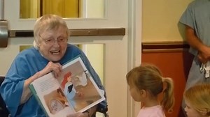 Actress Pat Carroll, the voice of Ursula, reads 'The Little Mermaid' for children