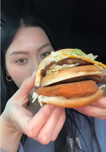 Big Mac and hot and spicy @McDonald’s MUKBANG ASMR 🥳❤️ with some fries too 😍 #mukbang #asmr #amsrmukbang #eating #asmrfood fyp eating McDonaldsmukbag McDonaldsbigmac foodmukbang asmr viral asmrchewing