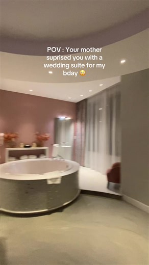 Can’t get over this! And 2nd suprise that my girl was there with me😍 @Van der Valk luxe hotels #foryou #bdaysuprise #fyp #relatablevideos