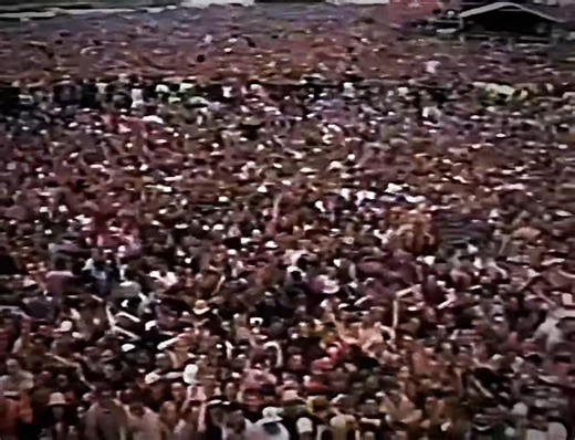 Oasis performing 'The Hindu Times' live at T in The Park 2002 🖤 | Oasis Fans - Live