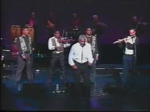 LA ORQUESTA ARAGON DE CUBA - EL BODEGUERO El bodeguero, bailando va En la bodega se baila así Entre frijoles papa y aji El nuevo ritmo del cha-cha-cha Toma chocolate paga lo que debes | Aguaelulo pa gozar