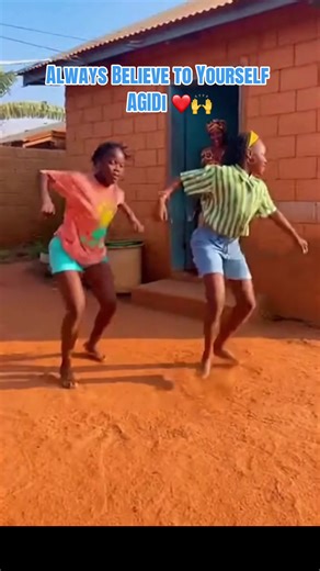 Les paroles de la chanson Agidi de Soundz en anglais se concentrent sur l'attirance et le désir de poursuivre une relation amoureuse: Since the day you show my radar My body disorientate I say make we come get your number Make we fit communicate Don′t wanna be your friend or your brother (No) Baby, me I want to love you proper (Proper) Anything you want or require Just say the word, I do (Ah) #agidi #creatorsearchinsight #1000k #viral #afrobeats