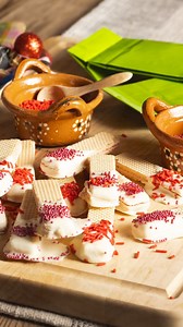 🌲Chocolate Dipped Mexican Sugar Wafer Cookies 🌲 🌲 An easy edible gift idea para Navidad 🌲 Find the recipe linked below https://sweetlifebake.com/chocolate-dipped-mexican-sugar-wafer-cookies/ | Sweet Life