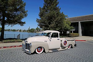 Mike Cajio's 1952 Chevy 3100 - Time Bomb