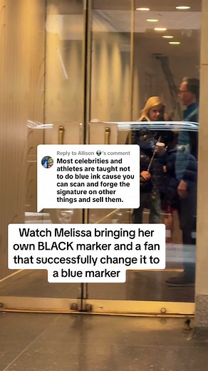 Replying to @Allison 👽 Here is Melissa Rauch switching from black marker to blue marker!! #black #blue #marker #bluemarker #autograph #melissarauch #nyc #fyp #celebrity #foryou