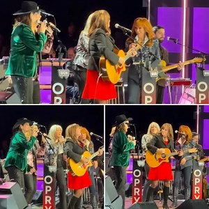 “TONIGHT FEELS LIKE A DREAM I WASN’T SURE I’D EVER GET TO LIVE,” Suzy Bogguss admitted, standing beneath the glowing circle of the Grand Ole Opry spotlight with tears shining in her eyes. Surrounded by her longtime friends Reba McEntire, Trisha Yearwood, Kathy Mattea, and Terri Clark, the newest Opry member spoke candidly about the years of hard work, uncertainty, and quiet perseverance that led to this once-in-a-lifetime moment. Turning gratitude into joy, she invited her “gal pals” to join her