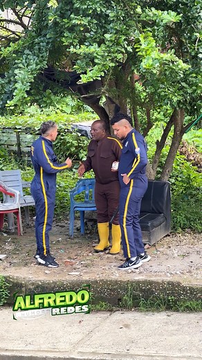 1.8M views · 10K reactions | Los vigilantes | Alfredo Redes | Facebook