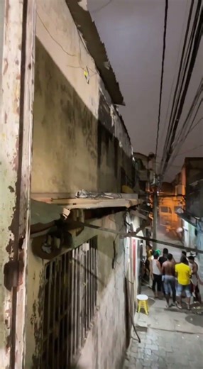 I Ended Up in a Sketchy Medellín Hotel… 😬