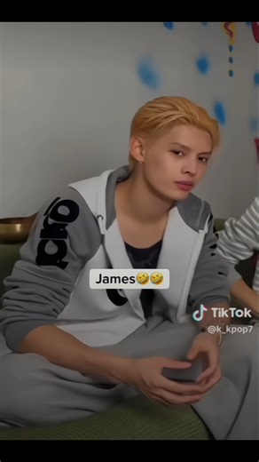 What's bro doing anyways??! 😆 #stancortis #cortis