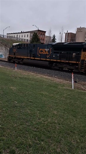 CSX rolling past Kankakee IL on I.C line