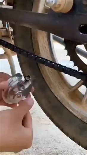 @𝐊𝐢𝐜𝐤𝐥𝐨 𝐇𝐨𝐦𝐞 & 𝐆𝐚𝐝𝐠𝐞𝐭𝐬✨ on Instagram: "🔒𝐒𝐭𝐨𝐩 𝐓𝐡𝐢𝐞𝐯𝐞𝐬 𝐁𝐞𝐟𝐨𝐫𝐞 𝐓𝐡𝐞𝐲 𝐄𝐯𝐞𝐧 𝐓𝐫𝐲 🔒 Your valuables deserve serious protection. This High-Security Stainless Steel Disc Padlock features a shielded shackle design that makes bolt cutters almost useless. No leverage. No weak points. No easy access. Perfect for: ✔ Storage units ✔ Bikes ✔ Gates ✔ Garages ✔ Toolboxes Strong. Durable. Reliable. Because security should never be optional. Get yours now: https://techno