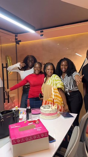 Tamilore Adeoye on Instagram: "We’re not women-only, but we just happen to only have female staff working physically ☺️#dayinthelife #dayinmylife"