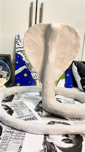 Making a SNAKE for my wall full tutorial 🐍 Cardboard #reputation #snake #DIY #cardboard #tutorial