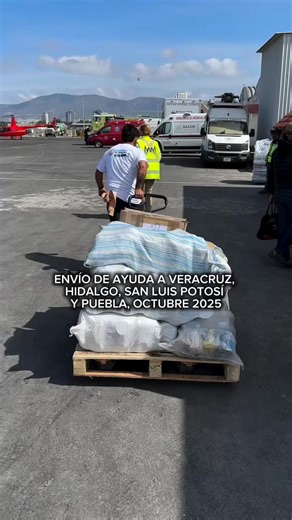 Cada misión tiene muchas historias dentro. La de quienes esperan. Y la de quienes no se rinden hasta llegar. En Veracruz, la lluvia cortó los caminos, pero no nuestra voluntad. @fundaciondrsimi @simi.space 👏 Each mission carries many stories within it. The stories of those who wait and of those who never give up until they arrive. In Veracruz, the rain washed away the roads, but not our resolve. | Víctor González Herrera Oficial