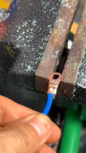 214K views · 188 reactions | Wrong method? It falls right off!  Try crimping it this way — super practical and reliable! ⚡ #CrimpingTips #WiringTools #PracticalSkills #TechShare | LCDrepairguide | Facebook