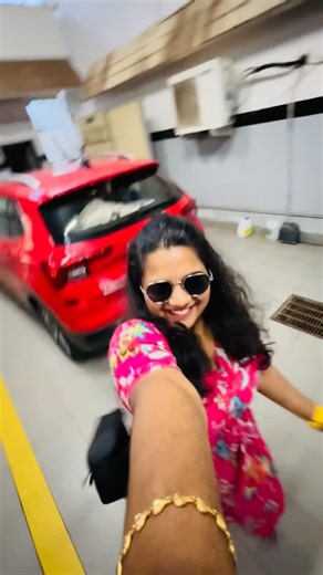 Mee Buttabomma on Instagram: "✨Ivala memu chala happy ga unnam 😊, endukante sudden ga 3 days back maa car breakdown ayyindi 🚗💨. Breakdown ayyaka toeing vehicle lo car ekkinchali chala ibbandi paddam 😓… endukante mana car steering kuda work katla 🛑. Vijayawada showroom nundi Nellore showroom ki pampalsina switch wrong ga pampinchadam valla inko roju extra delay ayyindi ⏳. Nijanga car avasaram unna appude ila jarigadam baaga kastam 😔. Actual ga car unnapudu vade petrol cost kanna… aa 3 days