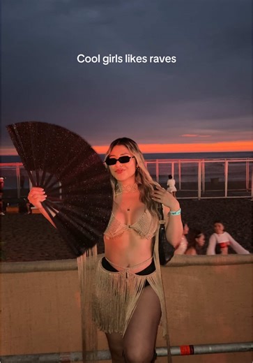 Cool Girls Love Raves: Outfit Inspiration for Ravers