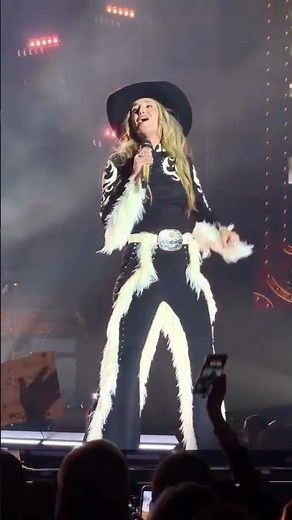 Lainey Wilson latest iconic live performance in Las Vegas during NFR last night #laineywilson #viral