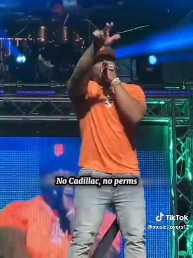 50 Cent Performing P.I.M.P Live In Munich #music_lovers12 #50cent #pimp #hiphop #livemusic #rap #liveperformance #foryou