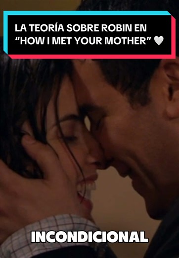 La teoría sobre Robin en “How I Met Your Mother” 🤍 Hay una teoría que dice que todo el mundo tiene a su propia Robin. Esa persona que sabes que no encaja del todo contigo… pero aun así no puedes evitar querer. Ted sabía que Robin no quería hijos, ni compromisos, ni la misma vida que él soñaba. Y aún así, la miraba como si fuese su lugar seguro. Eso no significa que no amara a Tracy. La amó, y mucho. Pero la vida no es tan simple como “una persona y ya”. Hay amores distintos, momentos distintos…