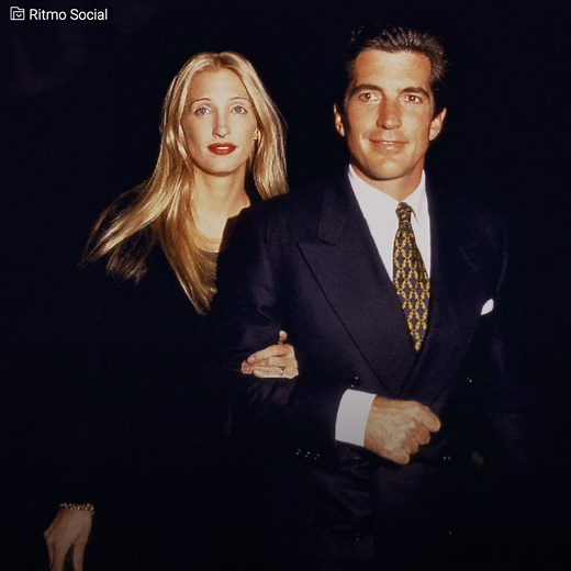 When the son of the late President John F. Kennedy introduced his new girlfriend, nobody understood why he’d chosen to date her. She was just a fashion consultant, who many thought wasn’t "worthy" of her beau. However, the beautiful Carolyn turned a deaf ear and stayed near her new boyfriend. However, their future was soon going to be cut short. Subscribe for more https://bit.ly/yt-upsoclicons | Icons