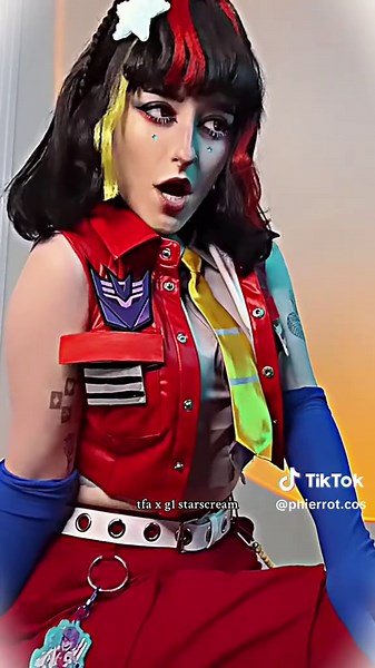 You interrupted my speech !!🗯️📢 ok, tfa screamer moment . #transformers #transformersanimated #transformerscosplay #starscream #starscreamtransformers